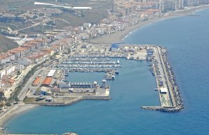 8 x 3 Meter Ligplaats Puerto Caleta de Velez Jachthaven Te Koop