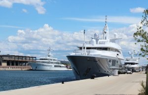 24 x 10 Meter Ligplaats Sete Superyacht Jachthaven Te Koop