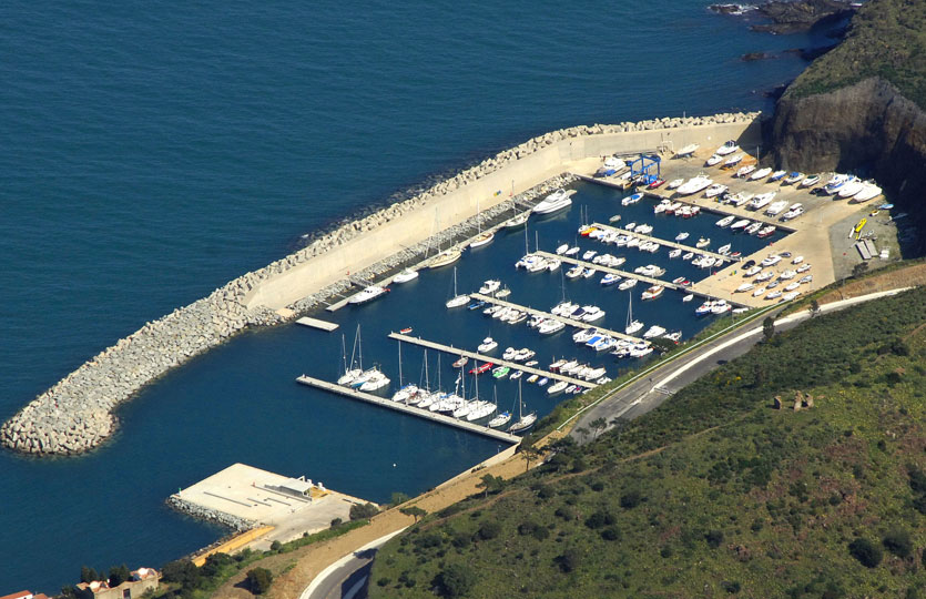 Portbou Jachthaven - Ligplaatsen jachthaven