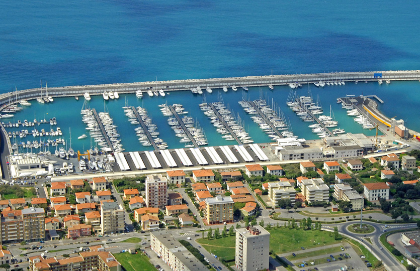 Jachthaven Cala de' Medici - Ligplaatsen jachthaven